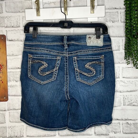 Silver Jean Shorts Suki Embroidered Pockets Midi Mom Shorts Size 26 - Picture 1 of 8
